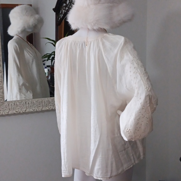 A Stylish Cream Color Blouse with Floral Design Sleeves Size XL - Picture 15 of 16